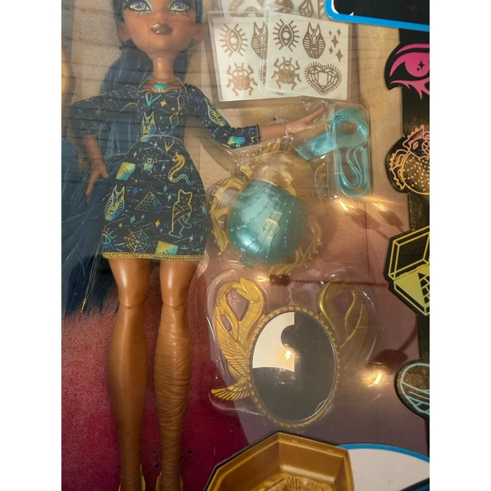 Monster High Cleo Denile Doll with Boo-Jeweled Beauty Case NEW Golden Glam Set